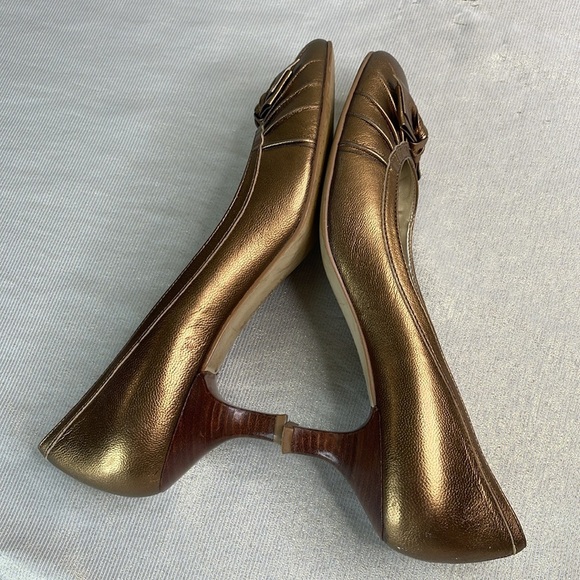 Naturalizer Bronze Metallic Kitten Heel Pumps Bow Toe Genuine Leather 8.5 - Picture 5 of 10